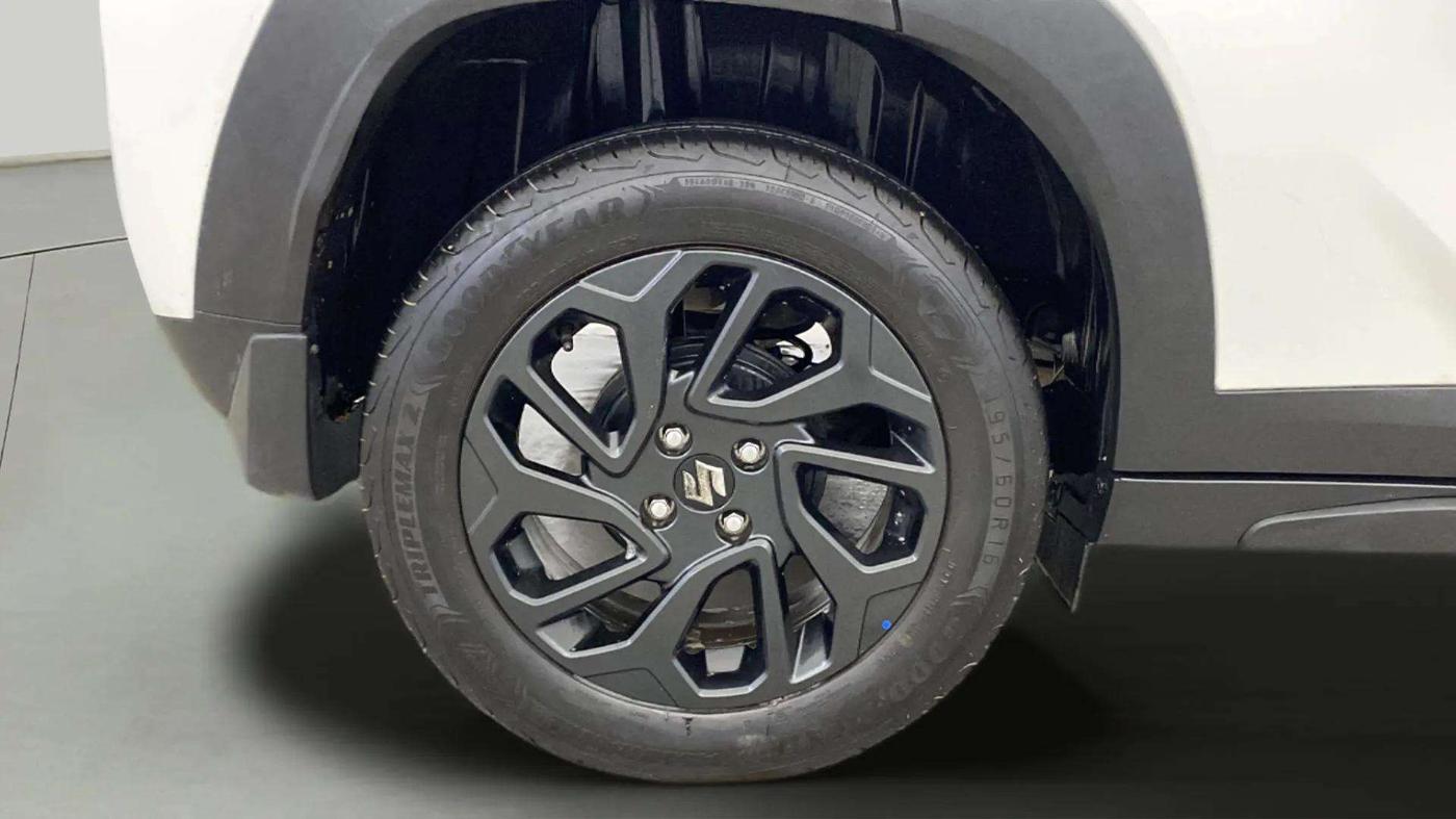 2024 Maruti FRONX DELTA 1.2 AGS, Petrol, Automatic, 14,442 km, Right Rear Wheel