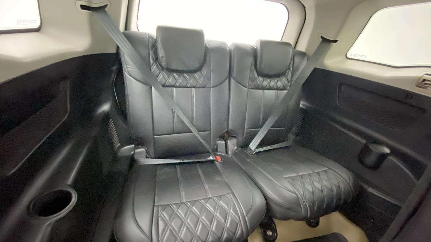2019 Mahindra XUV500 W11, Diesel, Manual, 96,144 km, Third Seat Row ( optional )