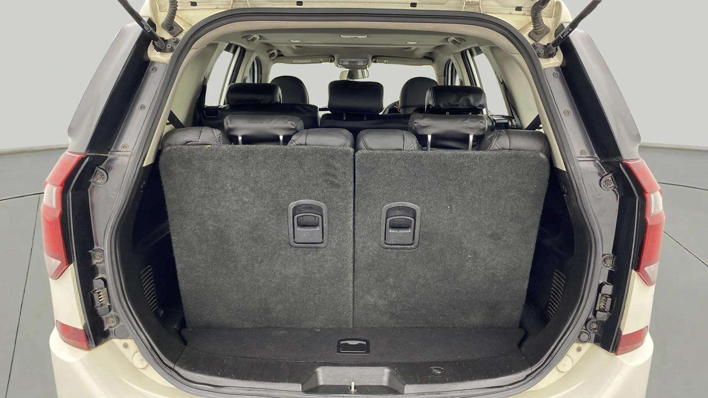 2019 Mahindra XUV500 W11, Diesel, Manual, 96,144 km, Boot Open Zoomed View