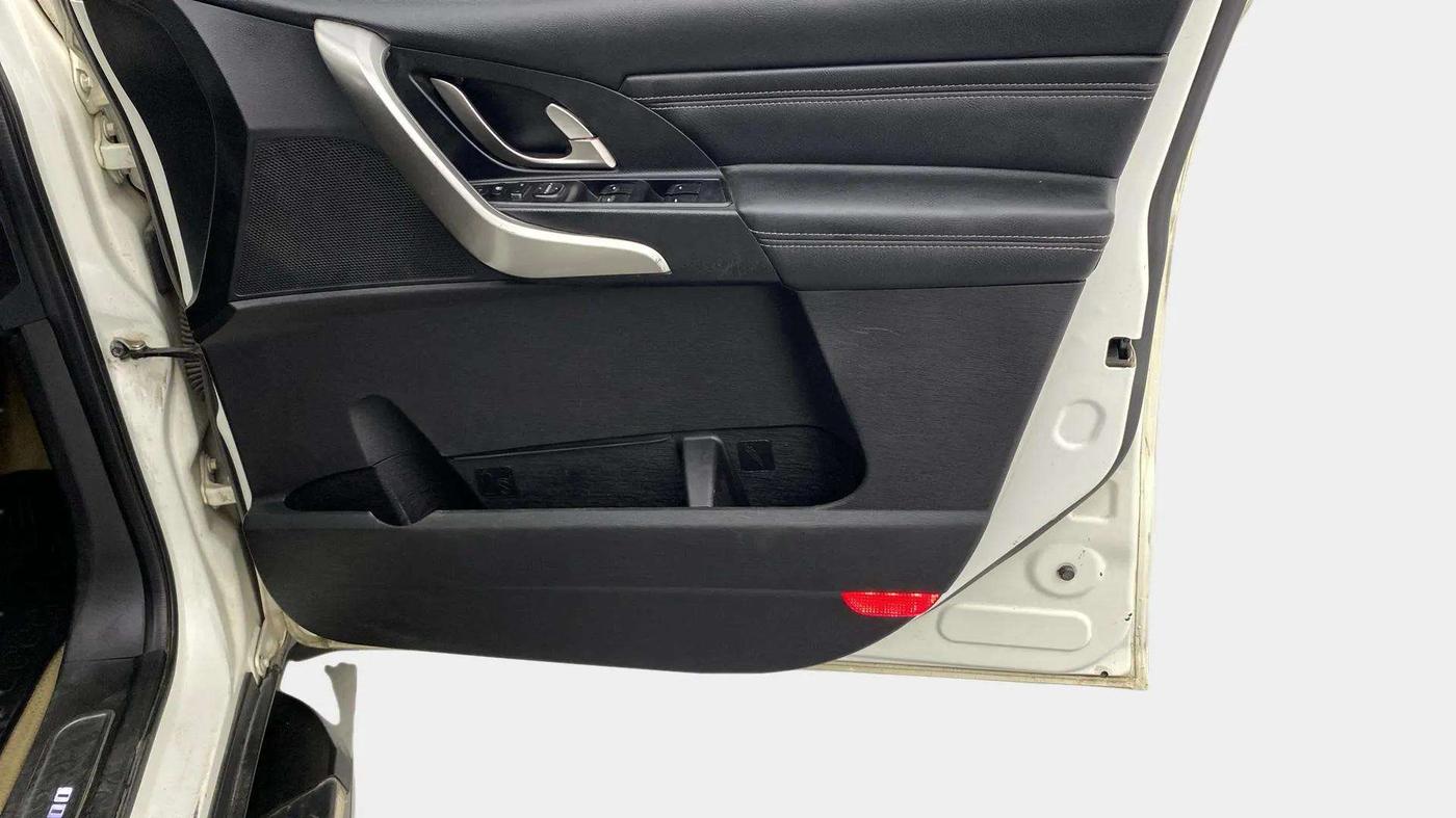 2019 Mahindra XUV500 W11, Diesel, Manual, 96,144 km, Driver Side Door Panels Control