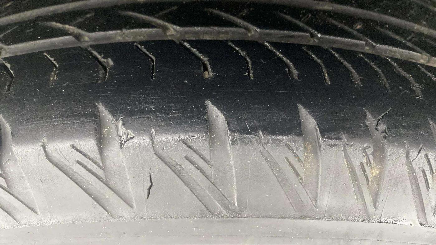 2019 Mahindra XUV500 W11, Diesel, Manual, 96,144 km, Left Front Tyre Tread