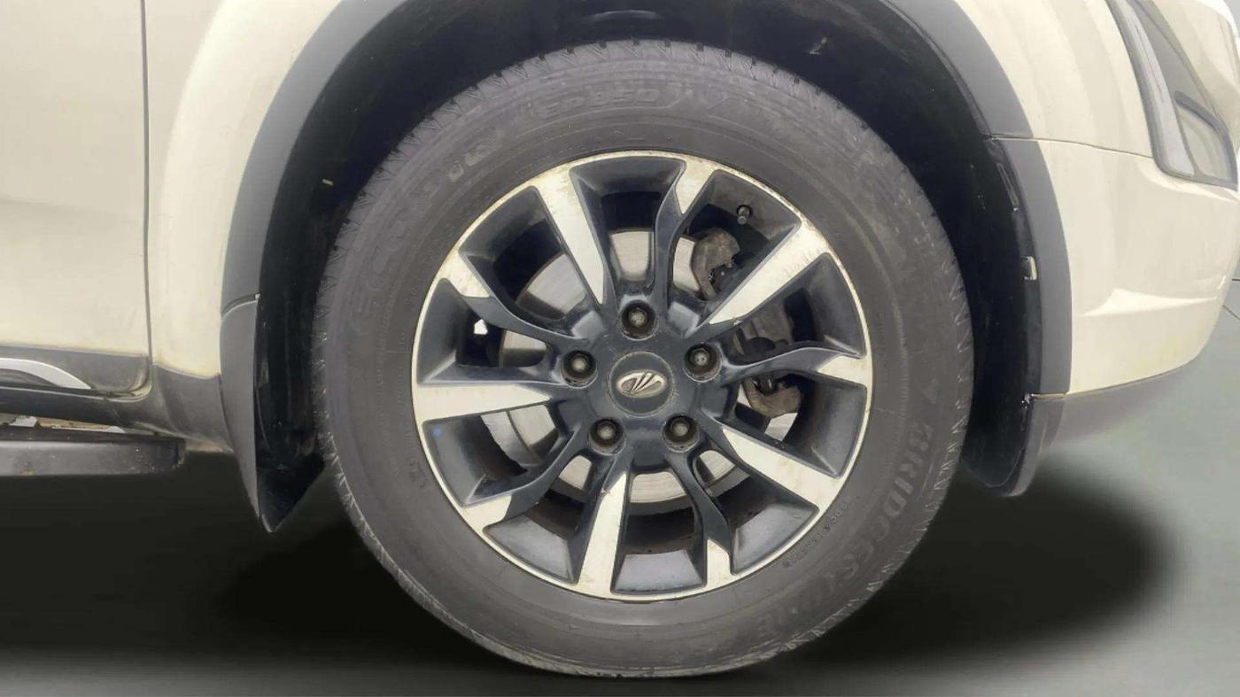 2019 Mahindra XUV500 W11, Diesel, Manual, 96,144 km, Right Front Wheel