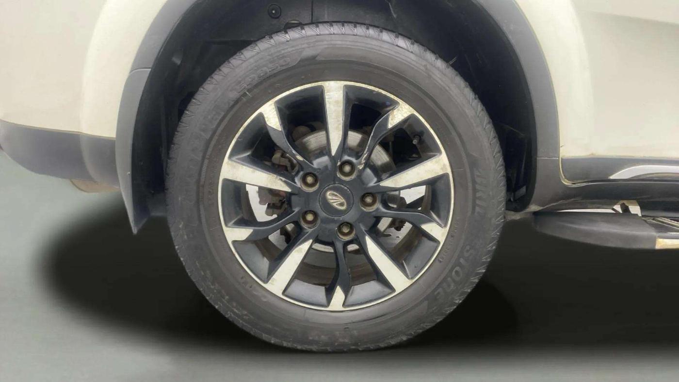 2019 Mahindra XUV500 W11, Diesel, Manual, 96,144 km, Right Rear Wheel