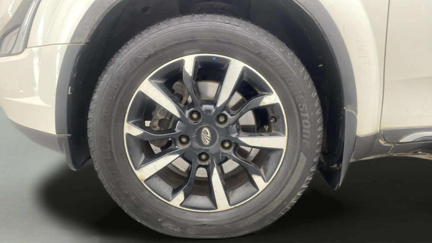 2019 Mahindra XUV500 W11, Diesel, Manual, 96,144 km, Left Front Wheel