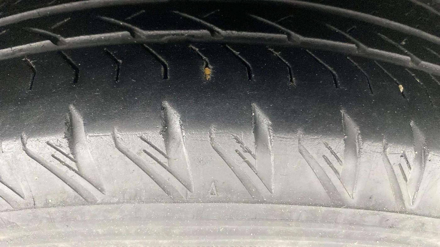 2019 Mahindra XUV500 W11, Diesel, Manual, 96,144 km, Right Front Tyre Tread