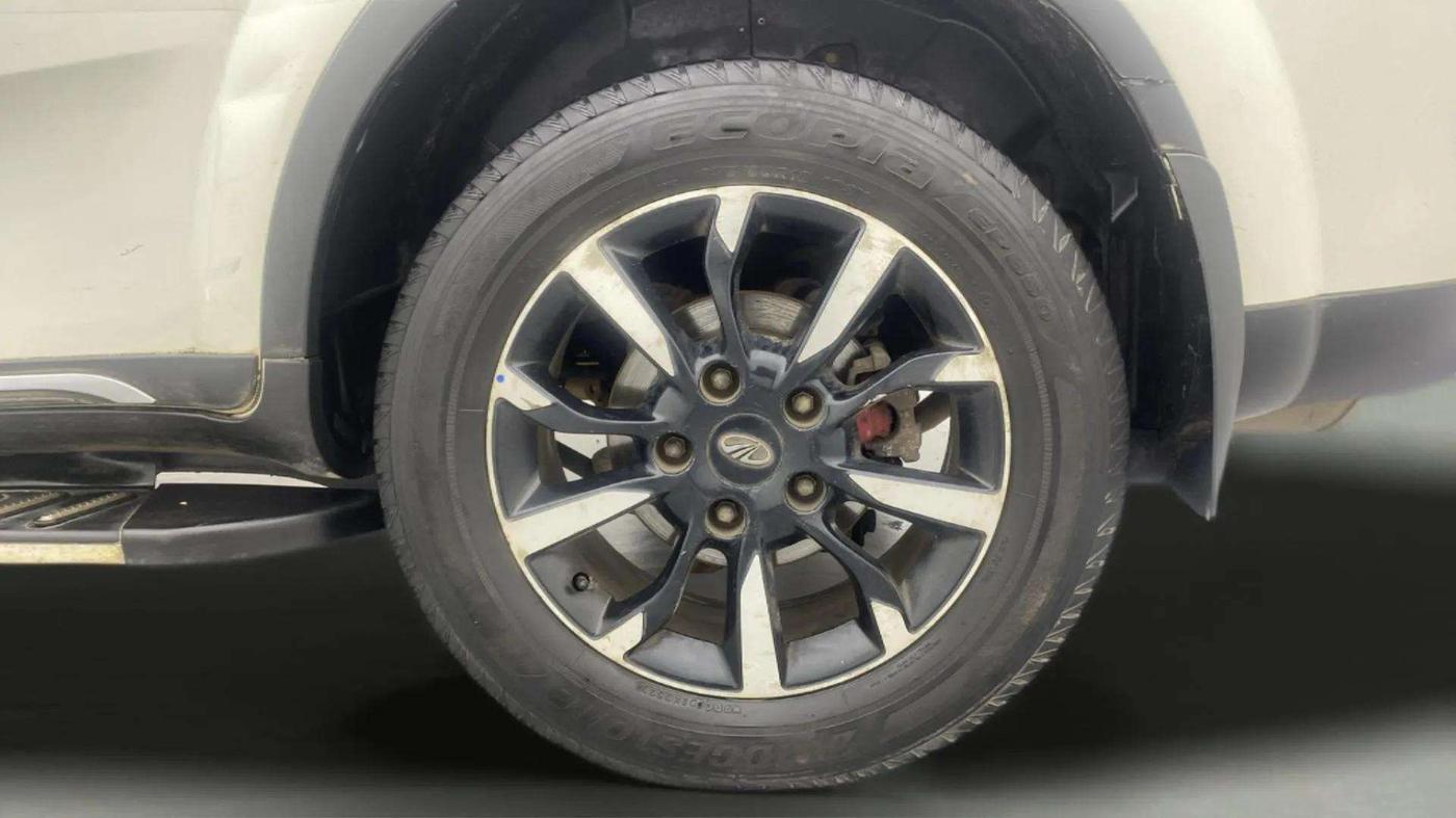 2019 Mahindra XUV500 W11, Diesel, Manual, 96,144 km, Left Rear Wheel