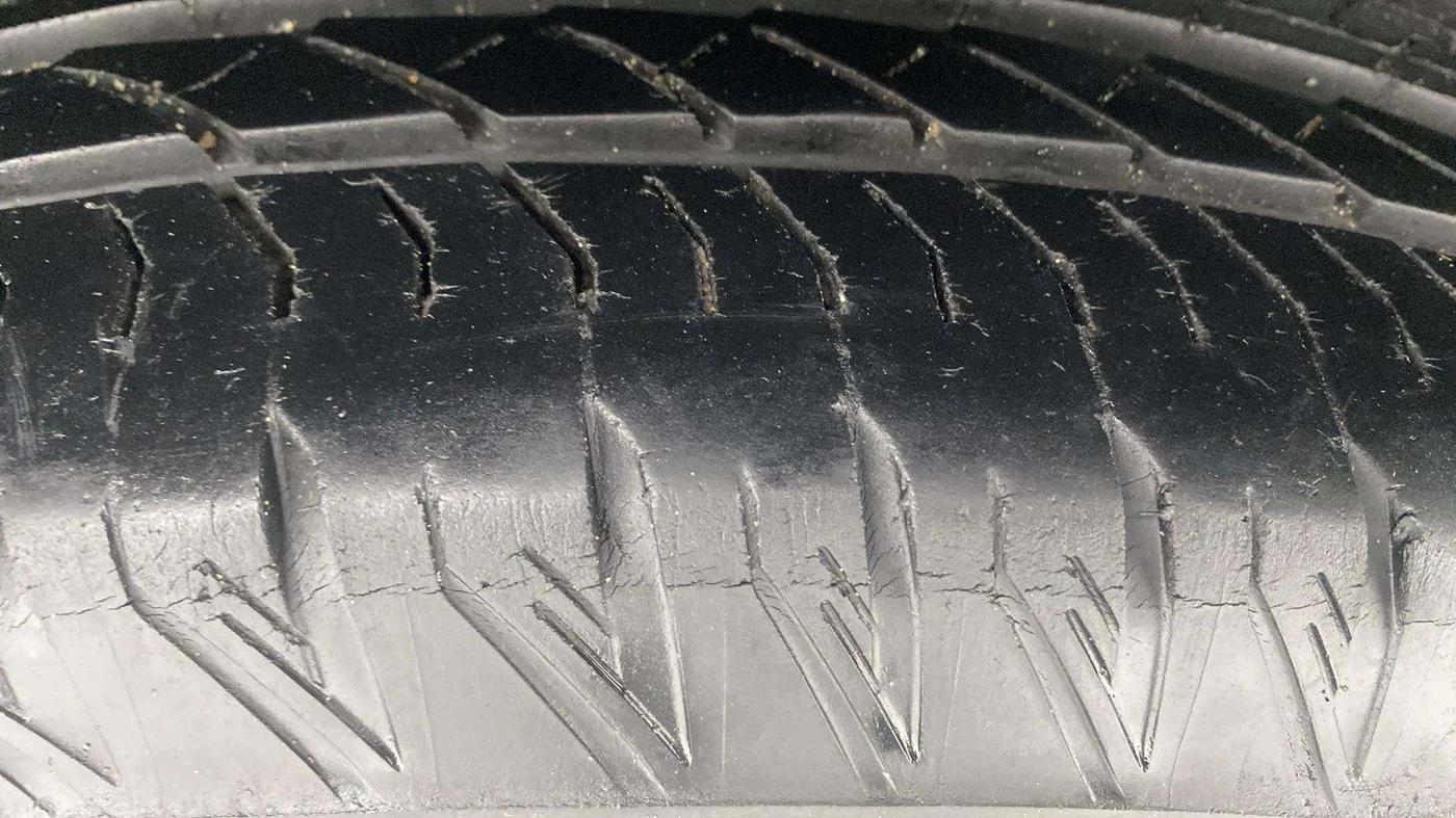 2019 Mahindra XUV500 W11, Diesel, Manual, 96,144 km, Right Rear Tyre Tread