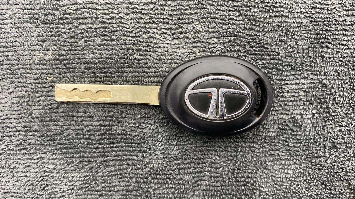 2022 Tata TIGOR XMA PETROL, Petrol, Automatic, 30,336 km, Key Close Up