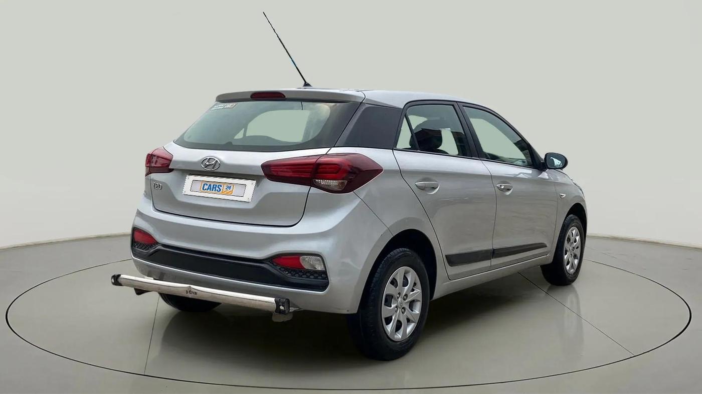 2018 Hyundai Elite i20 MAGNA EXECUTIVE 1.2, Petrol, Manual, 17,440 km, Right Back Diagonal