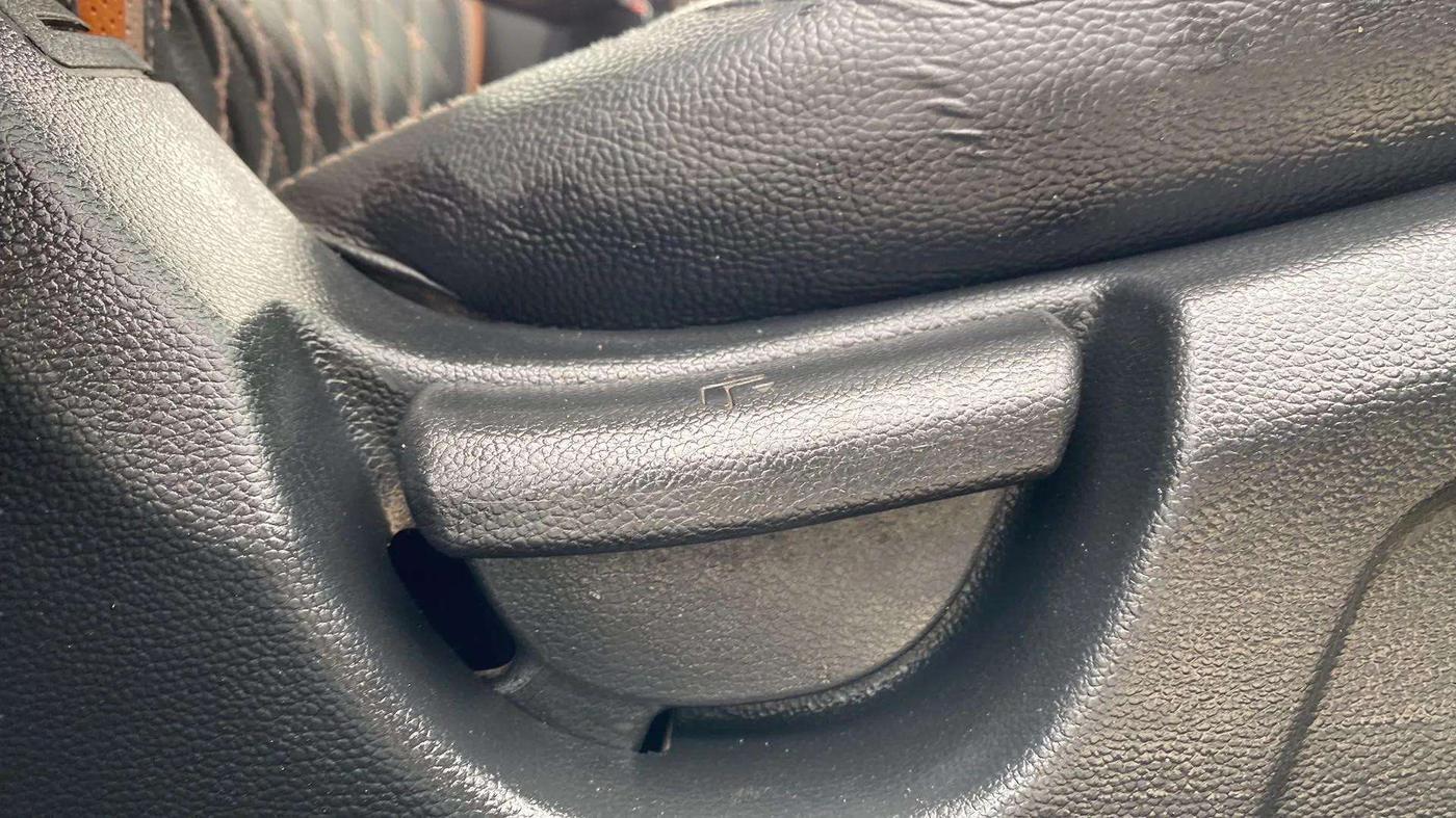 2018 Hyundai Elite i20 MAGNA EXECUTIVE 1.2, Petrol, Manual, 17,440 km, Driver Side Adjustment Panel