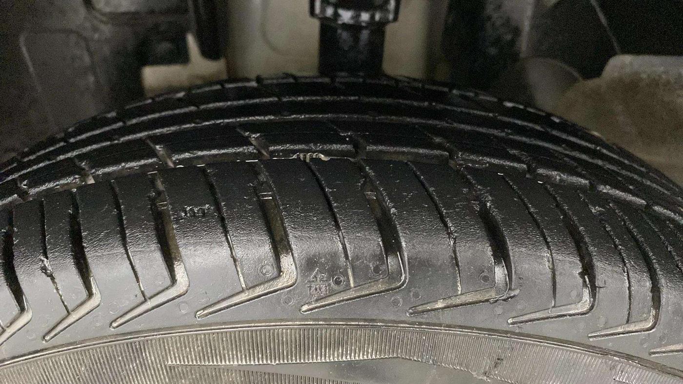 2019 Renault Kwid RXL, Petrol, Manual, 63,781 km, Left Front Tyre Tread