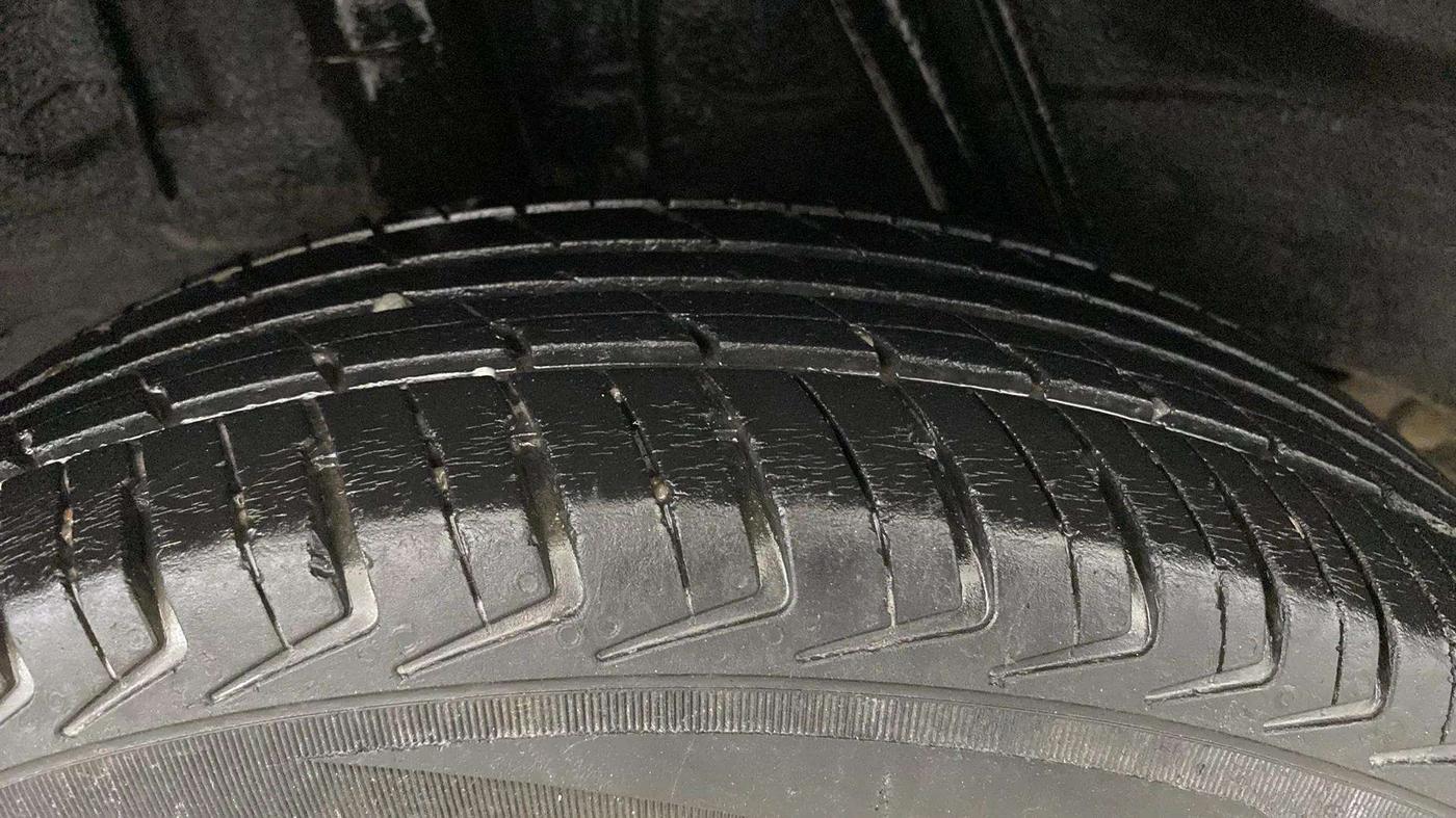 2019 Renault Kwid RXL, Petrol, Manual, 63,781 km, Right Rear Tyre Tread