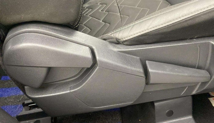 2020 Nissan MAGNITE XV PREMIUM TURBO (O), Petrol, Manual, 15,547 km, Driver Side Adjustment Panel