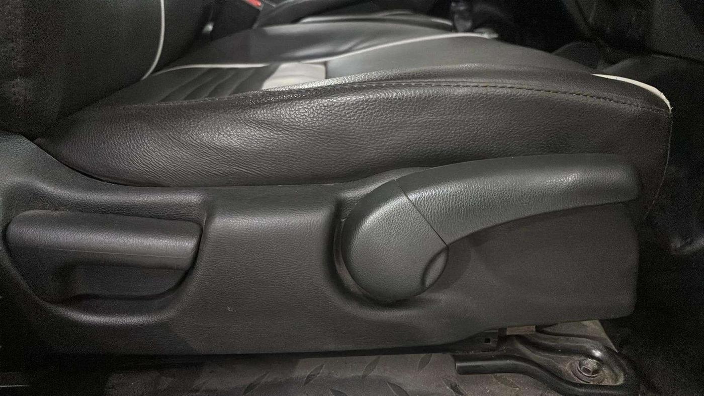 2017 Honda WR-V 1.5L I-DTEC S MT, Diesel, Manual, 38,728 km, Driver Side Adjustment Panel