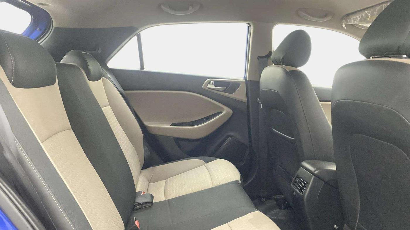 2016 Hyundai Elite i20 MAGNA 1.2, Petrol, Manual, 64,010 km, Right Side Rear Door Cabin