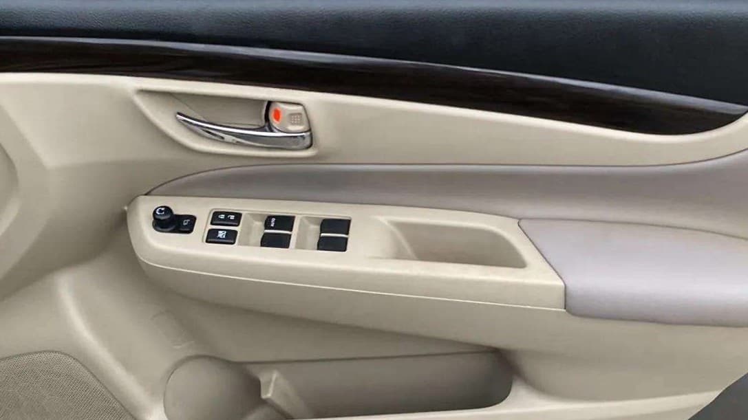 2017 Maruti Ciaz ZDI+ SHVS, Diesel, Manual, 67,988 km, Driver Side Door Panels Control