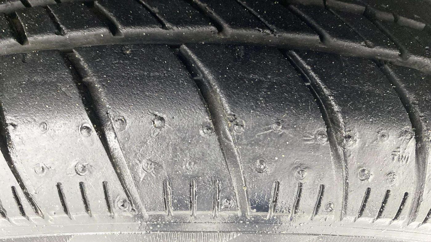 2016 Maruti Celerio ZXI, Petrol, Manual, 31,015 km, Right Front Tyre Tread