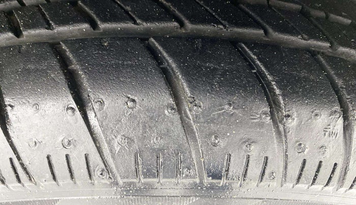 2016 Maruti Celerio ZXI, Petrol, Manual, 31,015 km, Right Front Tyre Tread