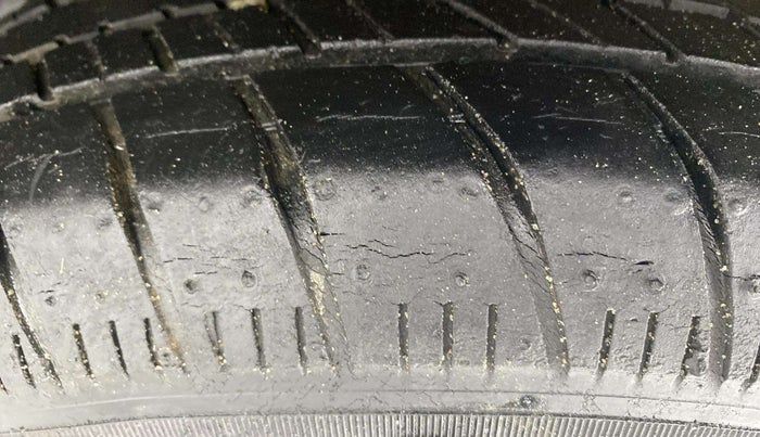 2016 Maruti Celerio ZXI, Petrol, Manual, 31,015 km, Left Rear Tyre Tread