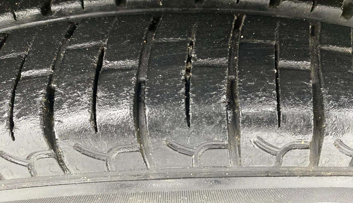 2016 Maruti Celerio ZXI, Petrol, Manual, 31,015 km, Left Front Tyre Tread