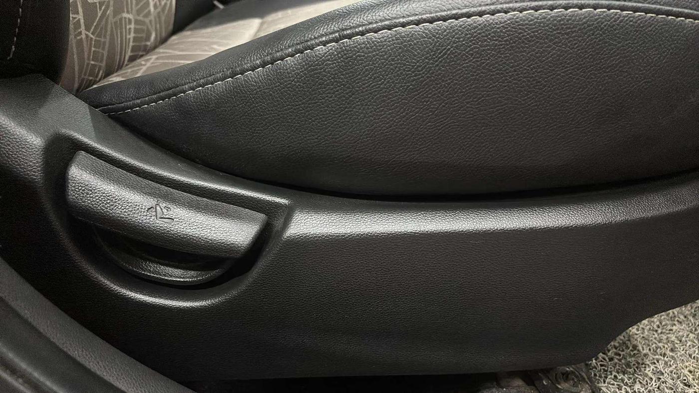 2013 Hyundai Grand i10 MAGNA 1.2 KAPPA VTVT, Petrol, Manual, 53,617 km, Driver Side Adjustment Panel