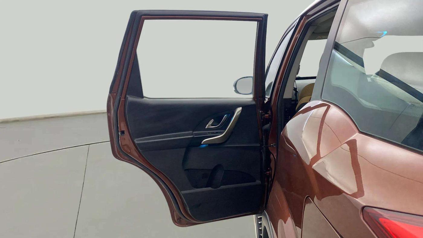 2019 Mahindra XUV500 W9 AT, Diesel, Automatic, 32,691 km, LHS Rear Door
