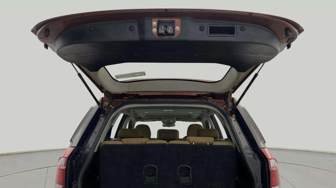 2019 Mahindra XUV500 W9 AT, Diesel, Automatic, 32,691 km, Boot Door Open
