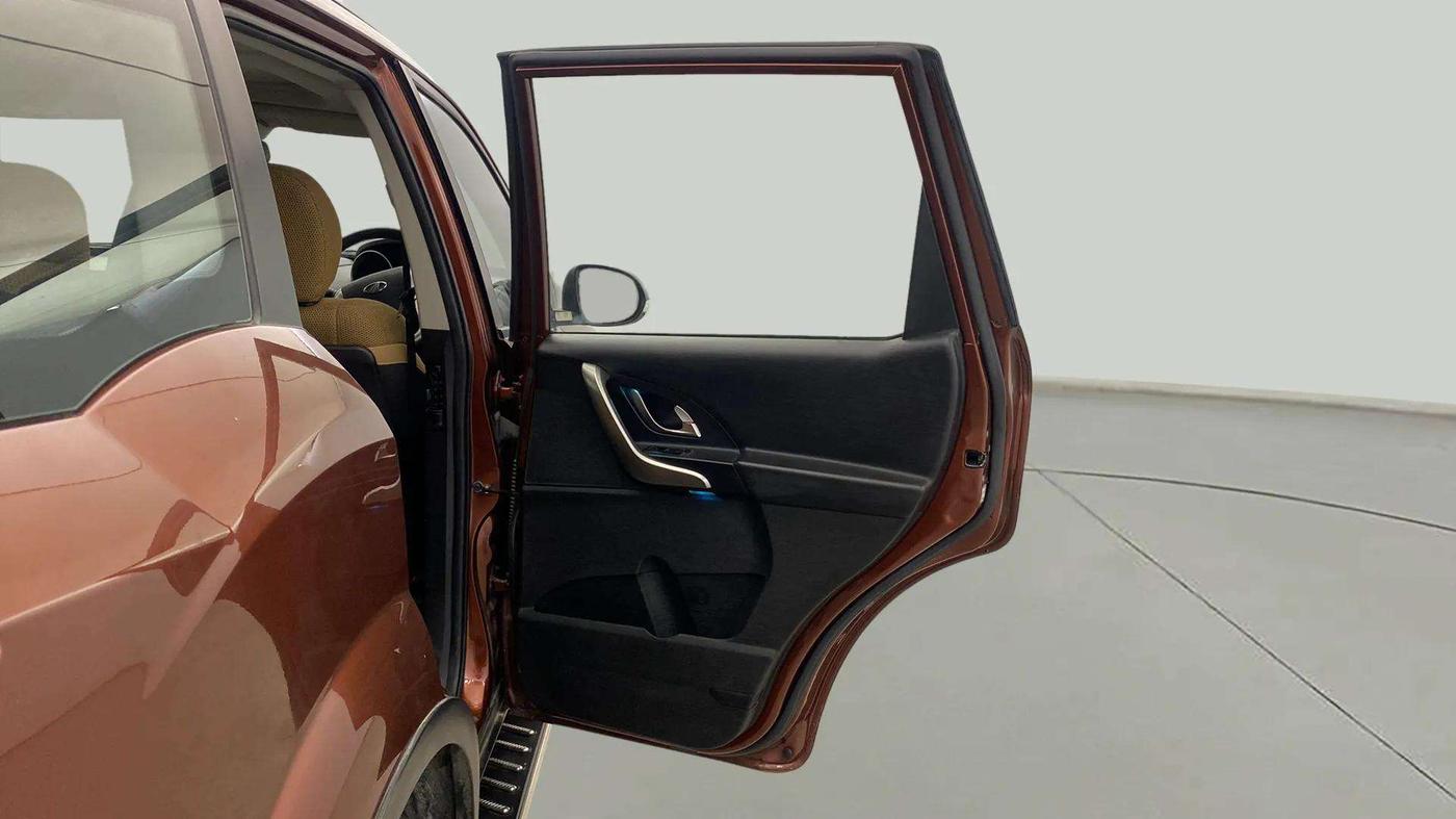 2019 Mahindra XUV500 W9 AT, Diesel, Automatic, 32,691 km, RHS Rear Door