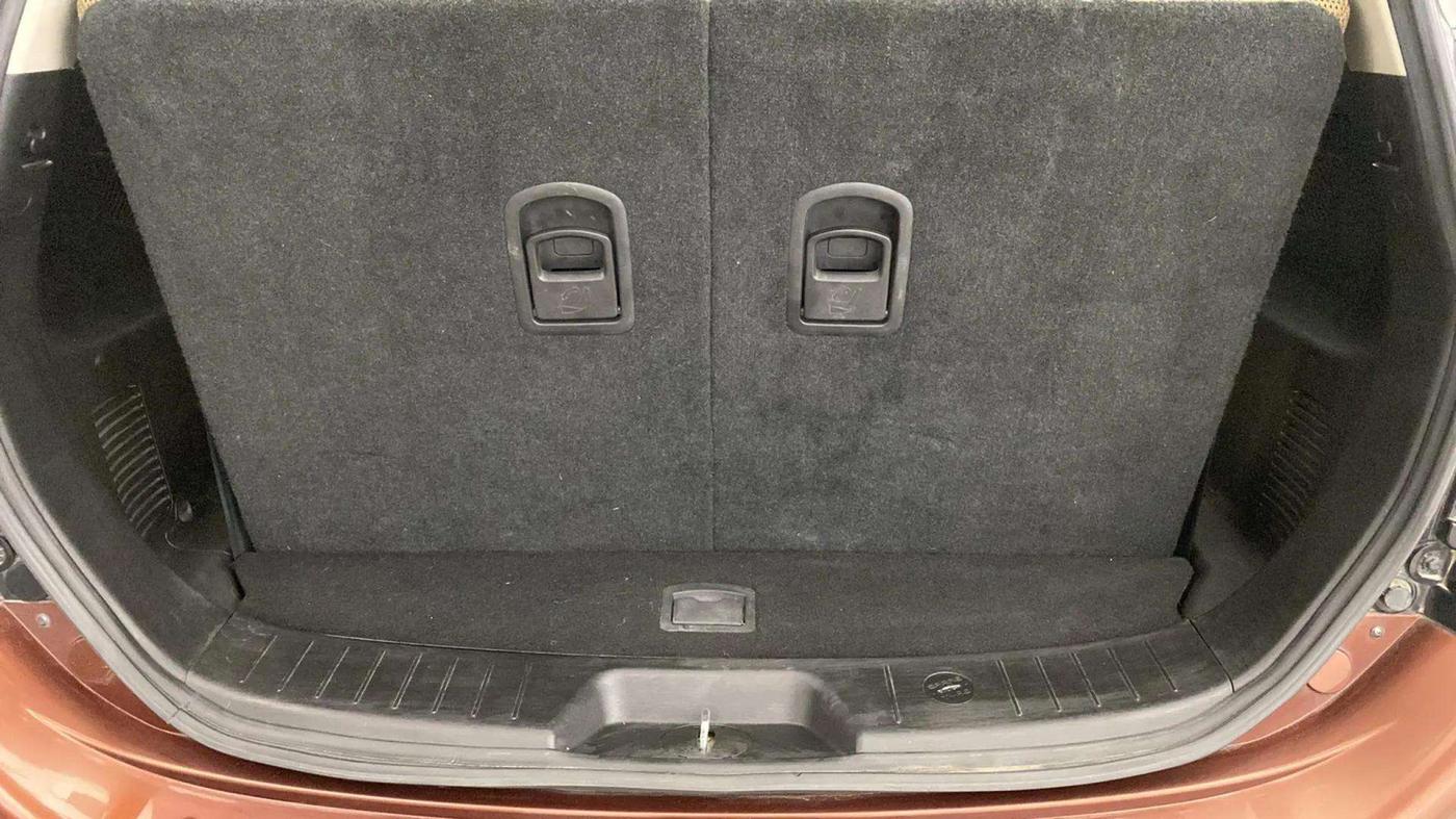2019 Mahindra XUV500 W9 AT, Diesel, Automatic, 32,691 km, Boot Inside