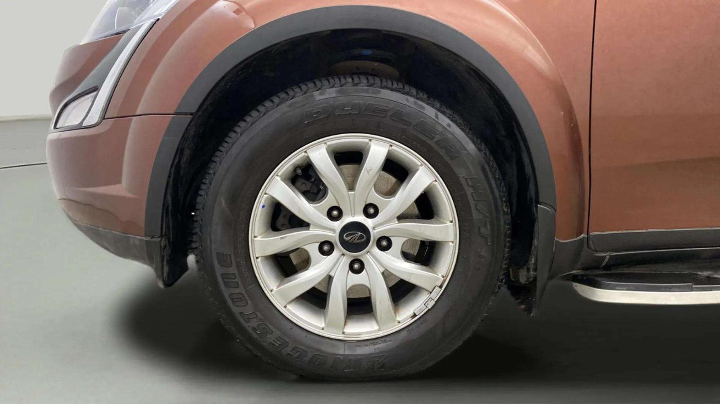 2019 Mahindra XUV500 W9 AT, Diesel, Automatic, 32,691 km, Left Front Wheel