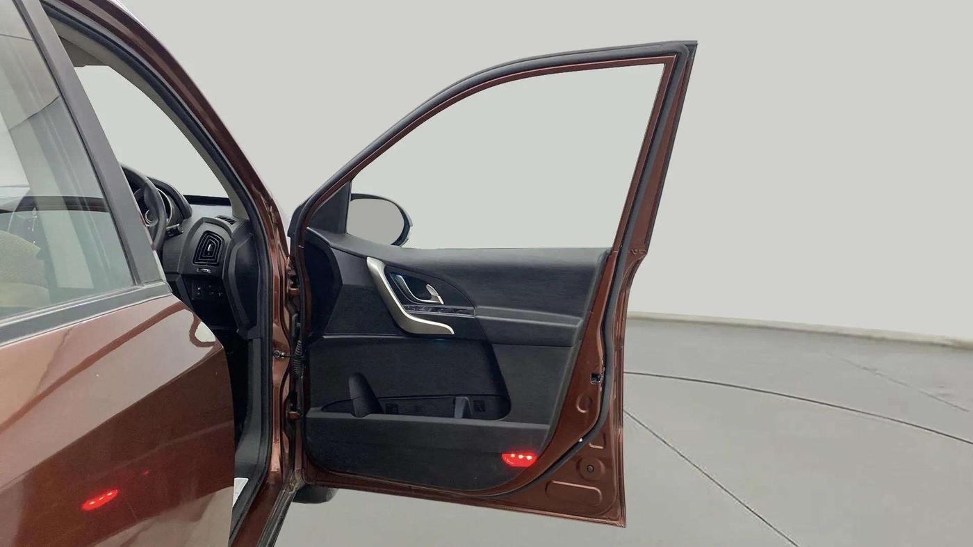 2019 Mahindra XUV500 W9 AT, Diesel, Automatic, 32,691 km, RHS Front Door