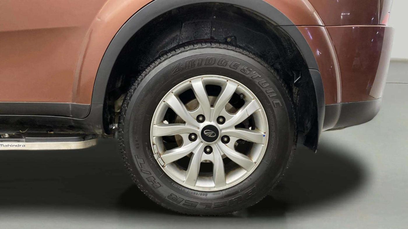 2019 Mahindra XUV500 W9 AT, Diesel, Automatic, 32,691 km, Left Rear Wheel