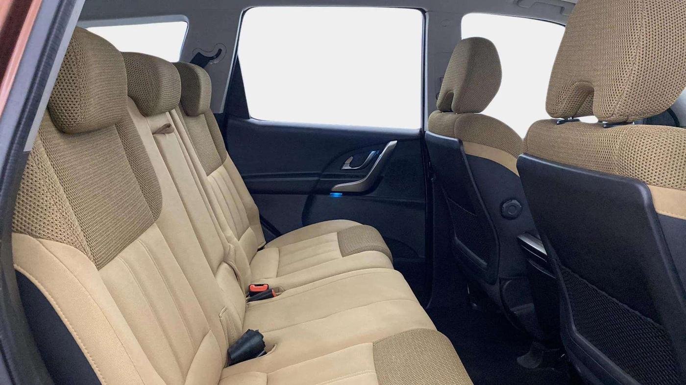 2019 Mahindra XUV500 W9 AT, Diesel, Automatic, 32,691 km, Right Side Rear Door Cabin