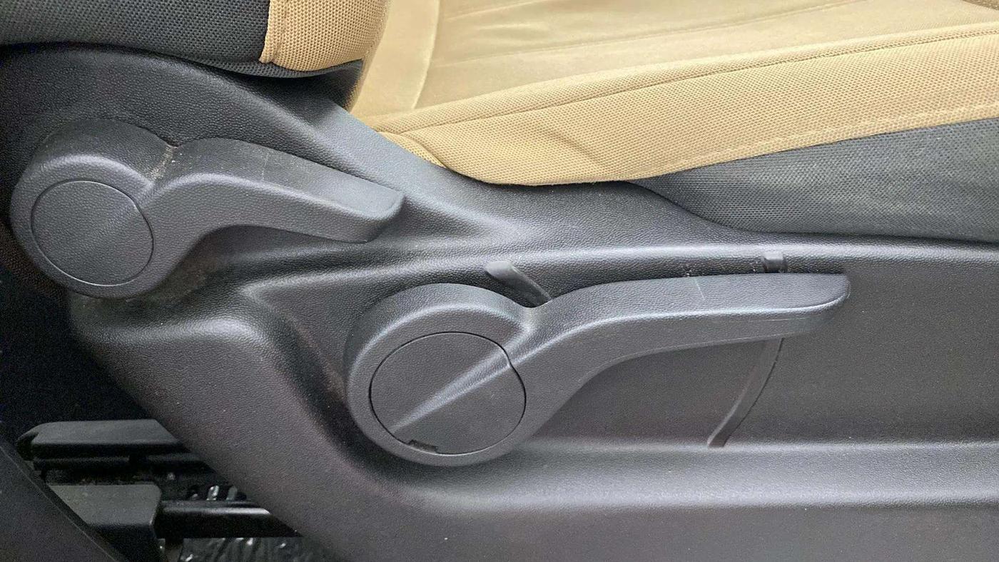 2019 Mahindra XUV500 W9 AT, Diesel, Automatic, 32,691 km, Driver Side Adjustment Panel