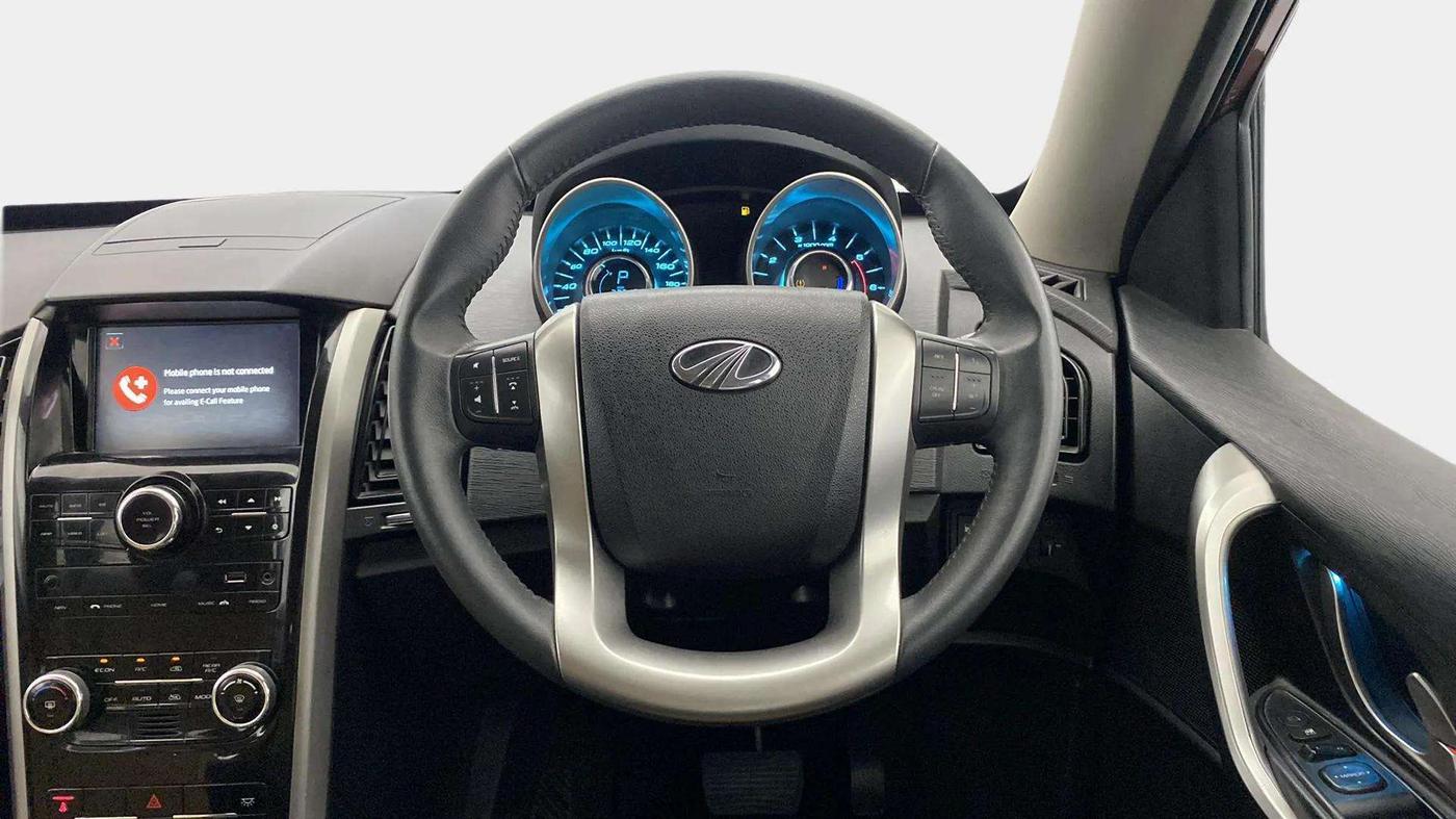 2019 Mahindra XUV500 W9 AT, Diesel, Automatic, 32,691 km, Steering Wheel Close Up