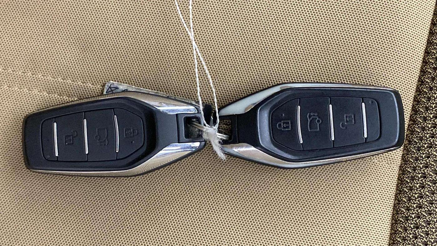 2019 Mahindra XUV500 W9 AT, Diesel, Automatic, 32,691 km, Key Close Up