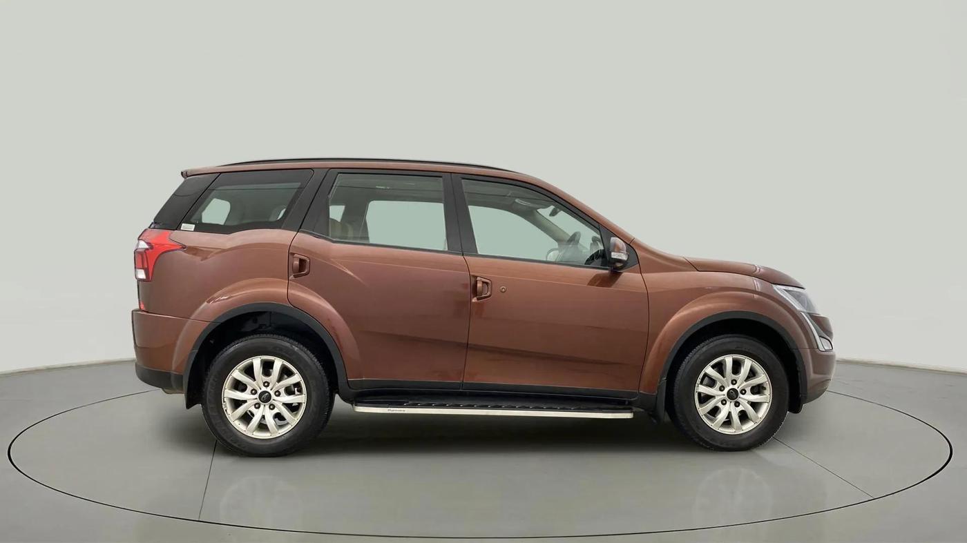 2019 Mahindra XUV500 W9 AT, Diesel, Automatic, 32,691 km, Right Side View