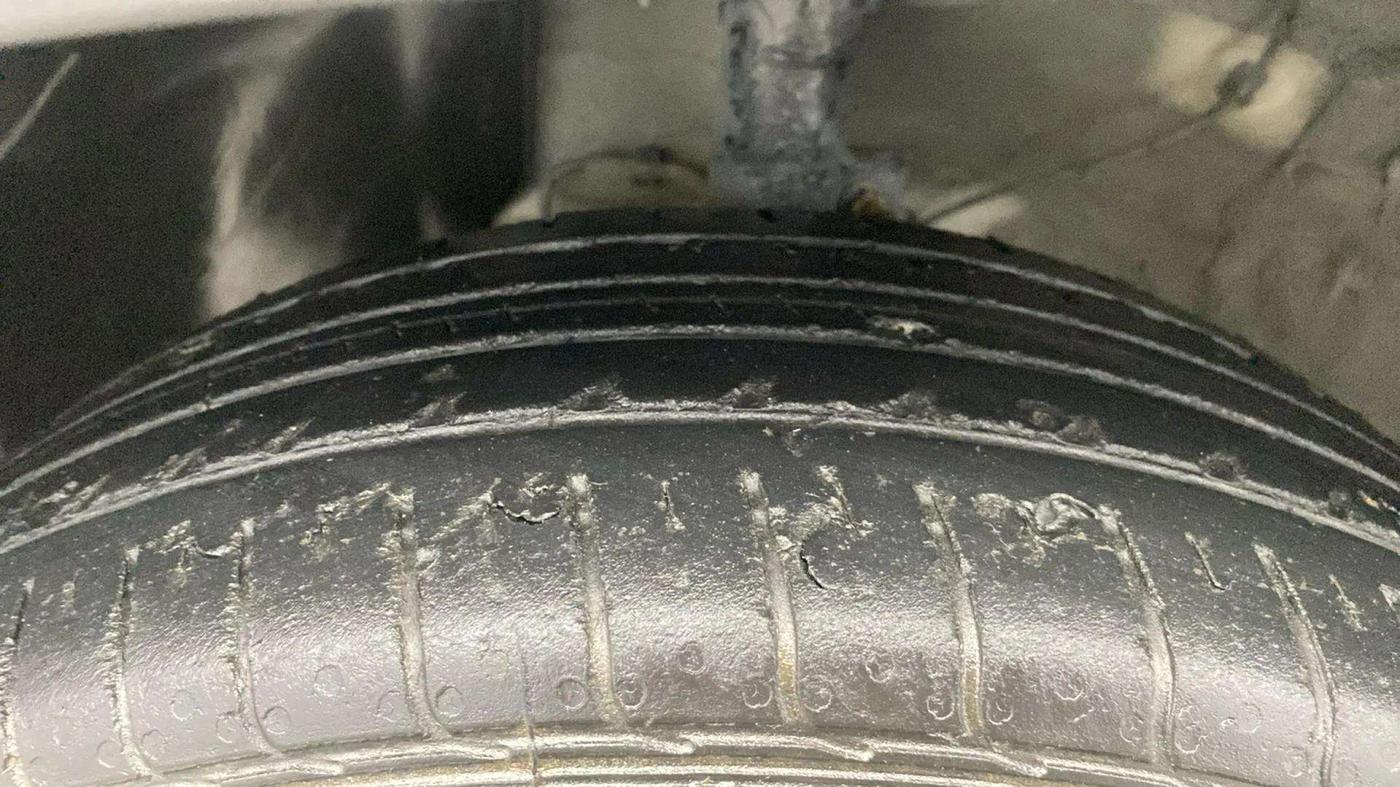 2022 KIA SONET HTE 1.5, Diesel, Manual, 48,062 km, Left Front Tyre Tread