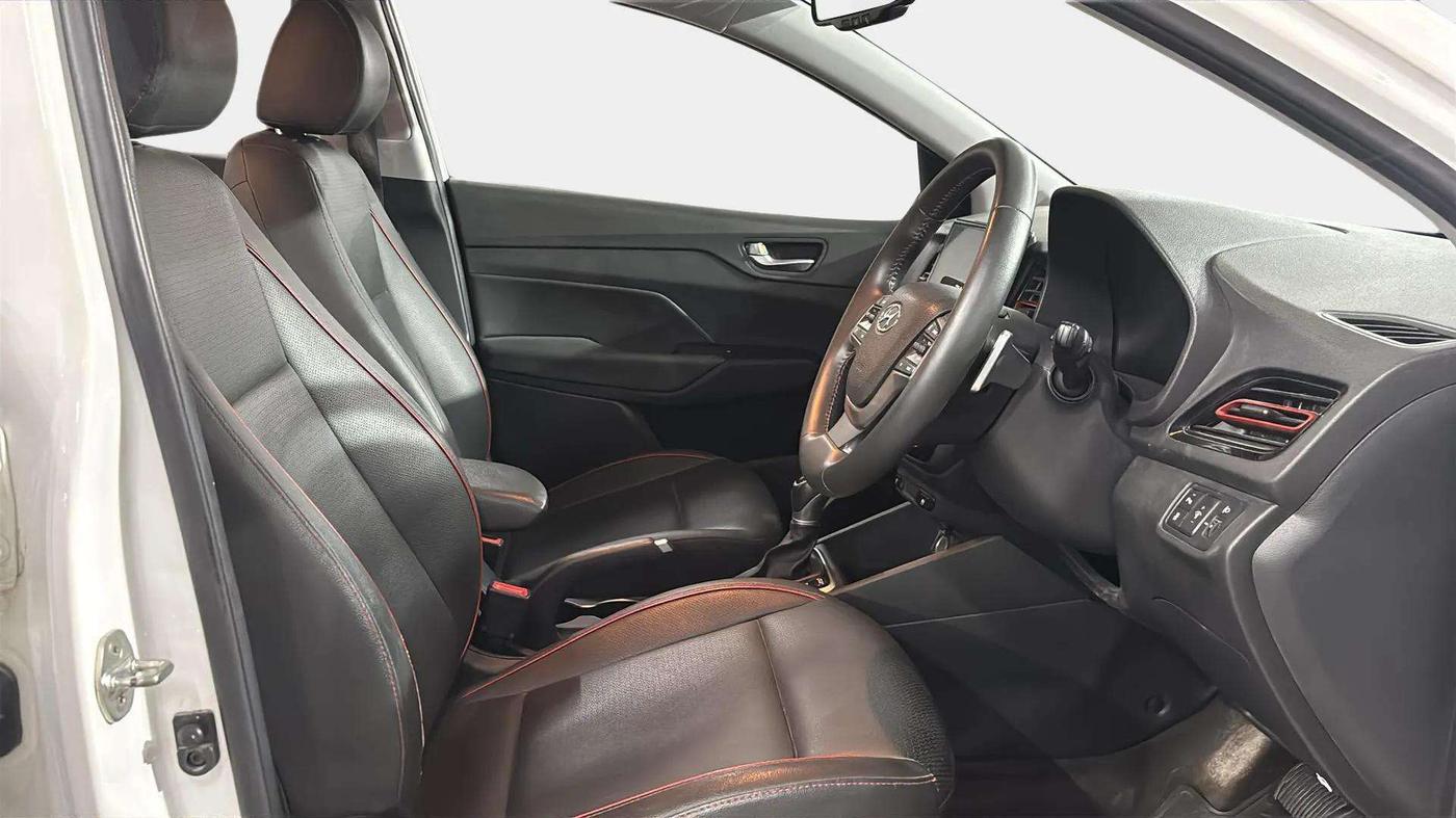 2021 Hyundai Verna SX (O) 1.0 TURBO DCT, Petrol, Automatic, 21,143 km, Right Side Front Door Cabin
