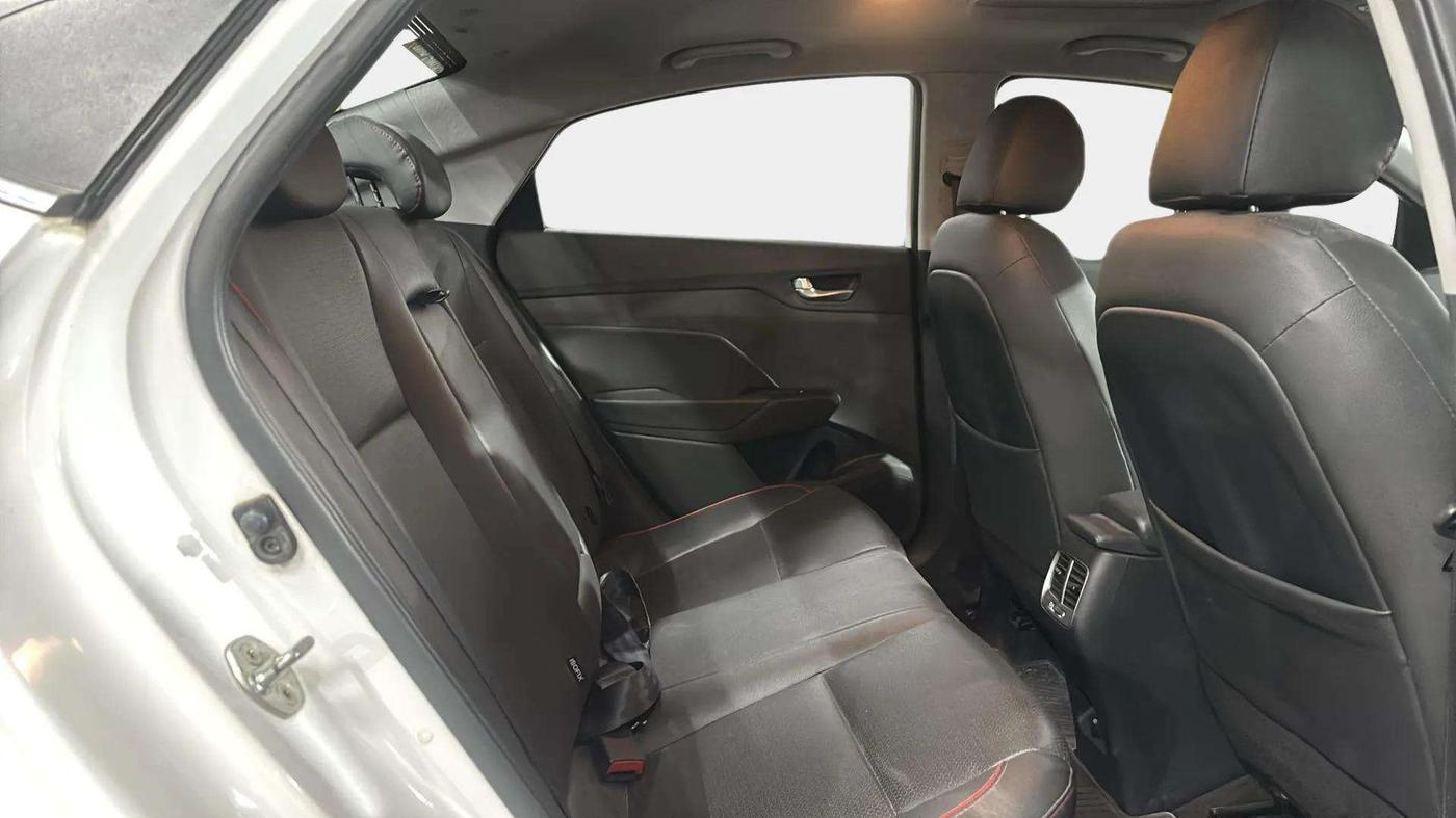 2021 Hyundai Verna SX (O) 1.0 TURBO DCT, Petrol, Automatic, 21,143 km, Right Side Rear Door Cabin