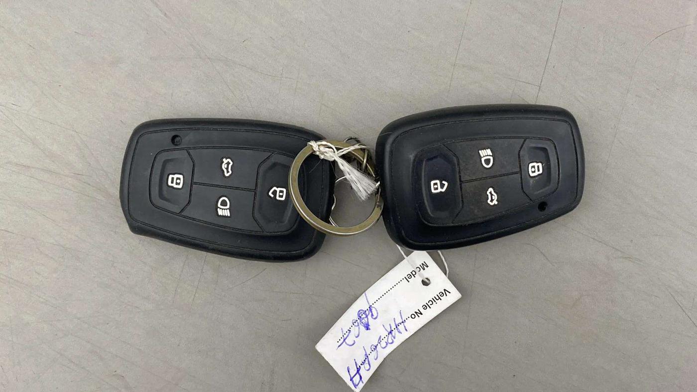 2023 Tata NEXON CREATIVE + SUNROOF 1.2 PETROL, Petrol, Manual, 25,144 km, Key Close Up