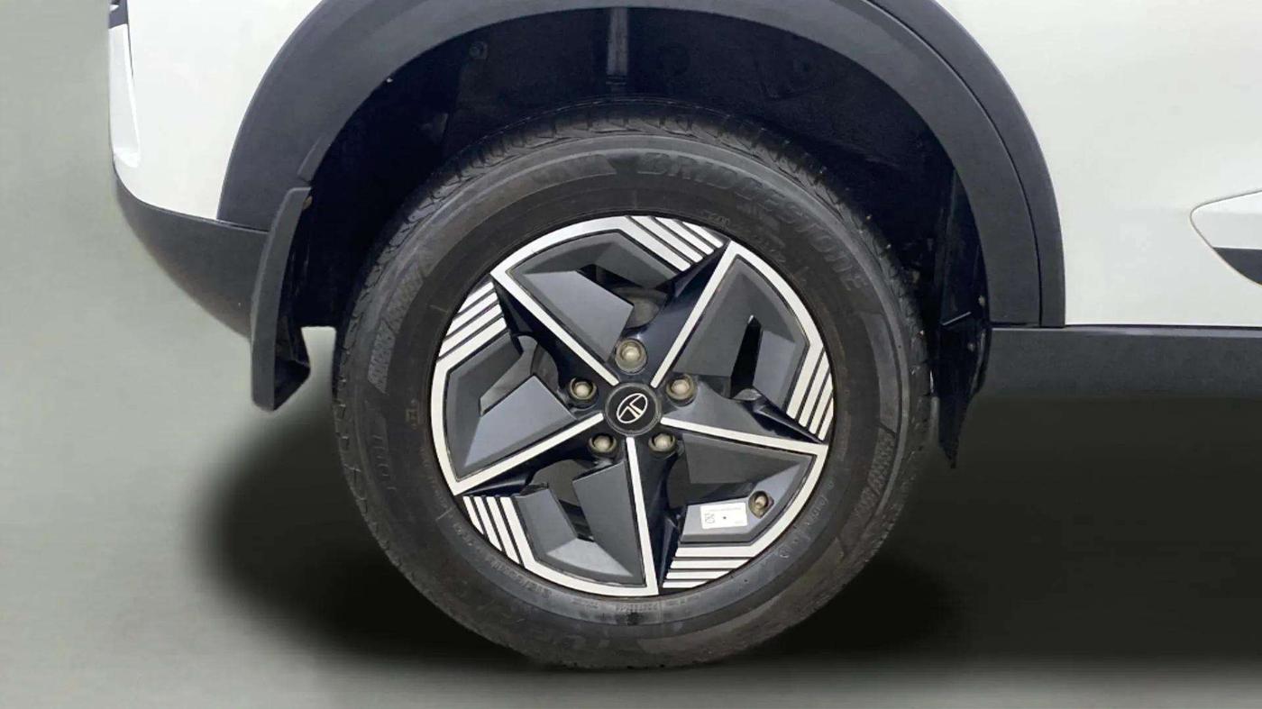 2023 Tata NEXON CREATIVE + SUNROOF 1.2 PETROL, Petrol, Manual, 25,144 km, Right Rear Wheel