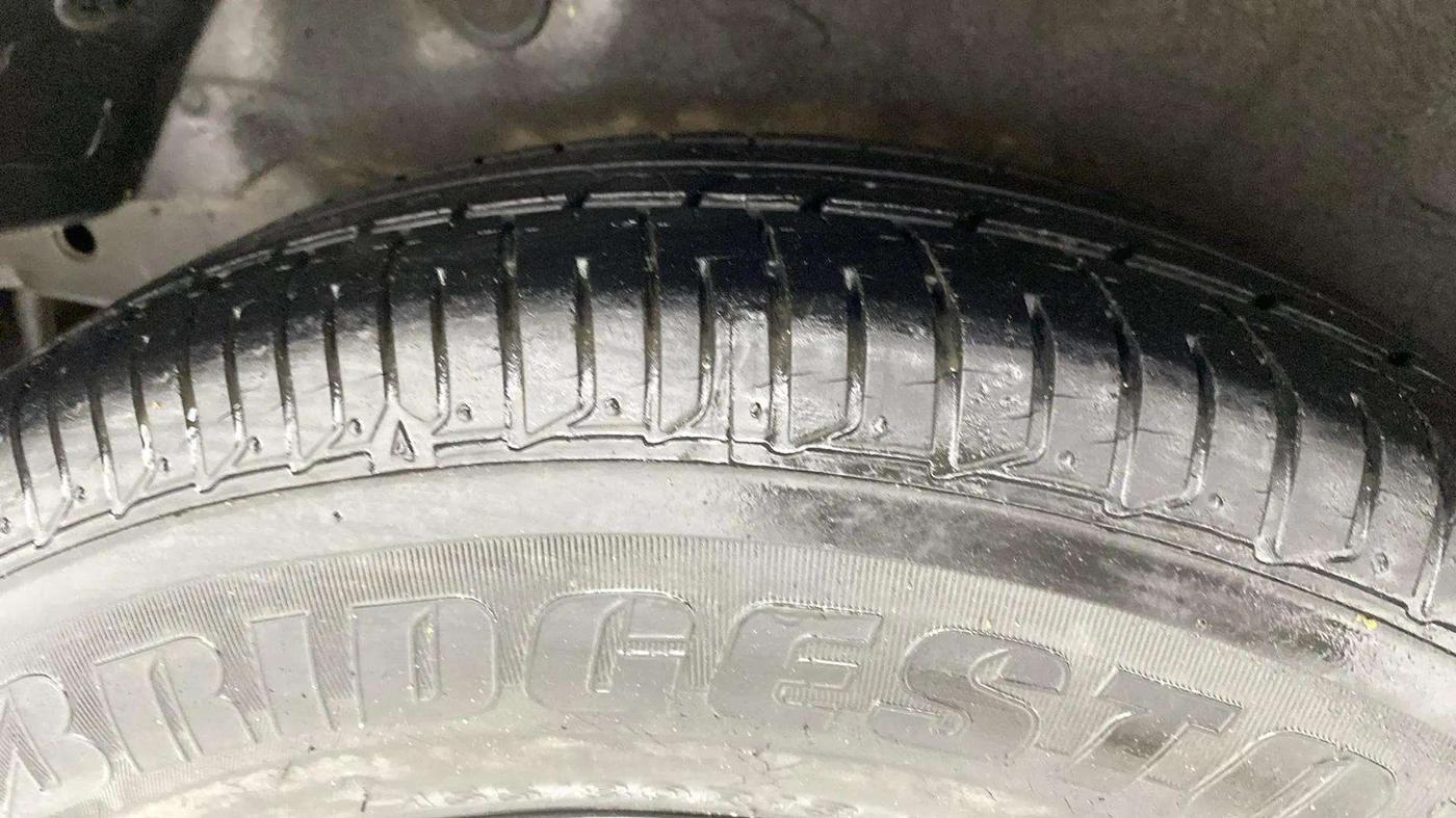 2014 Hyundai i10 MAGNA 1.1, Petrol, Manual, 27,383 km, Right Rear Tyre Tread