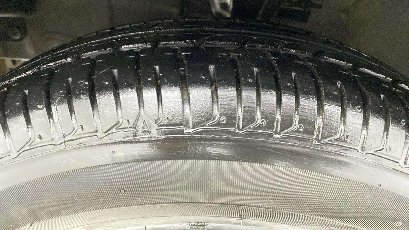 2014 Hyundai i10 MAGNA 1.1, Petrol, Manual, 27,383 km, Left Front Tyre Tread
