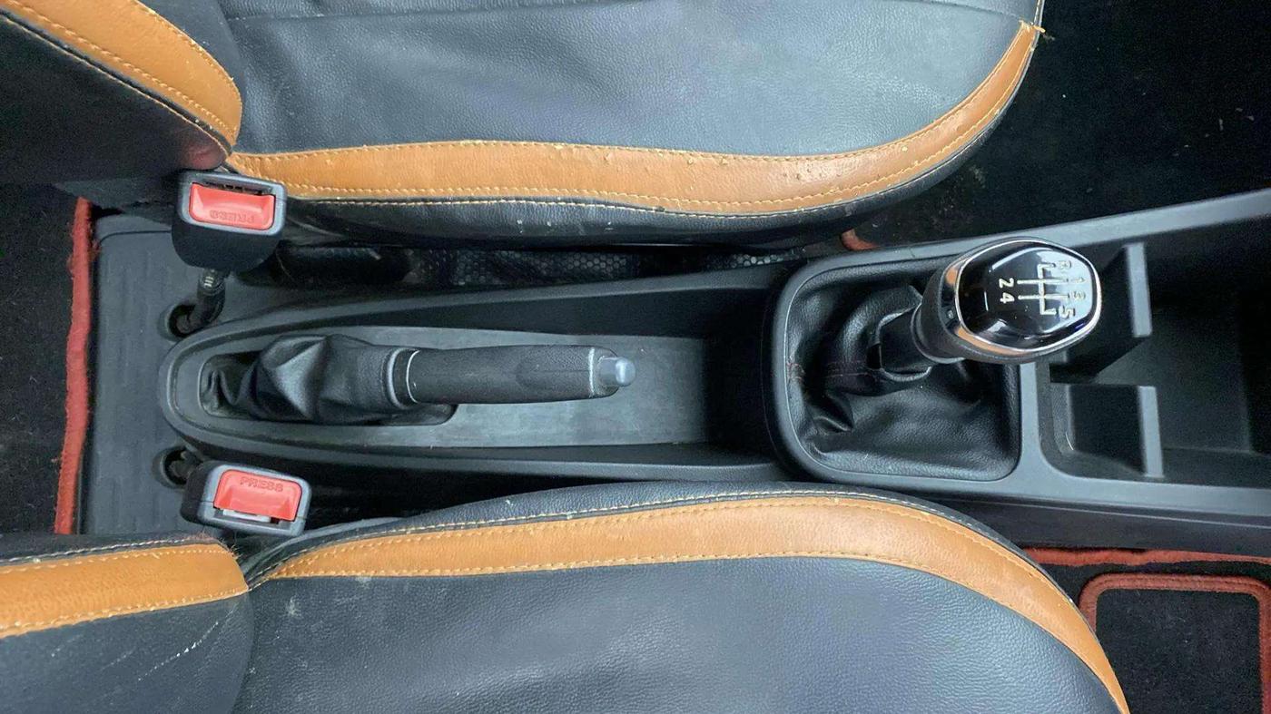 2021 Renault Kwid RXT 1.0 (O), Petrol, Manual, 24,542 km, Gear Lever