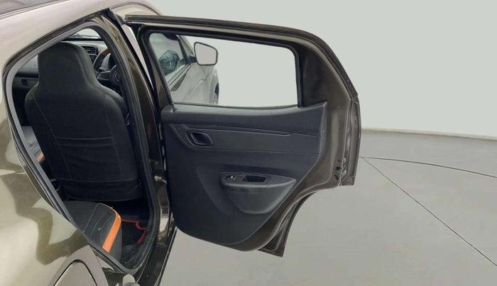 2021 Renault Kwid RXT 1.0 (O), Petrol, Manual, 24,450 km, RHS Rear Door