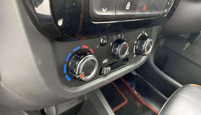 2021 Renault Kwid RXT 1.0 (O), Petrol, Manual, 24,450 km, AC Unit - Directional switch has minor damage