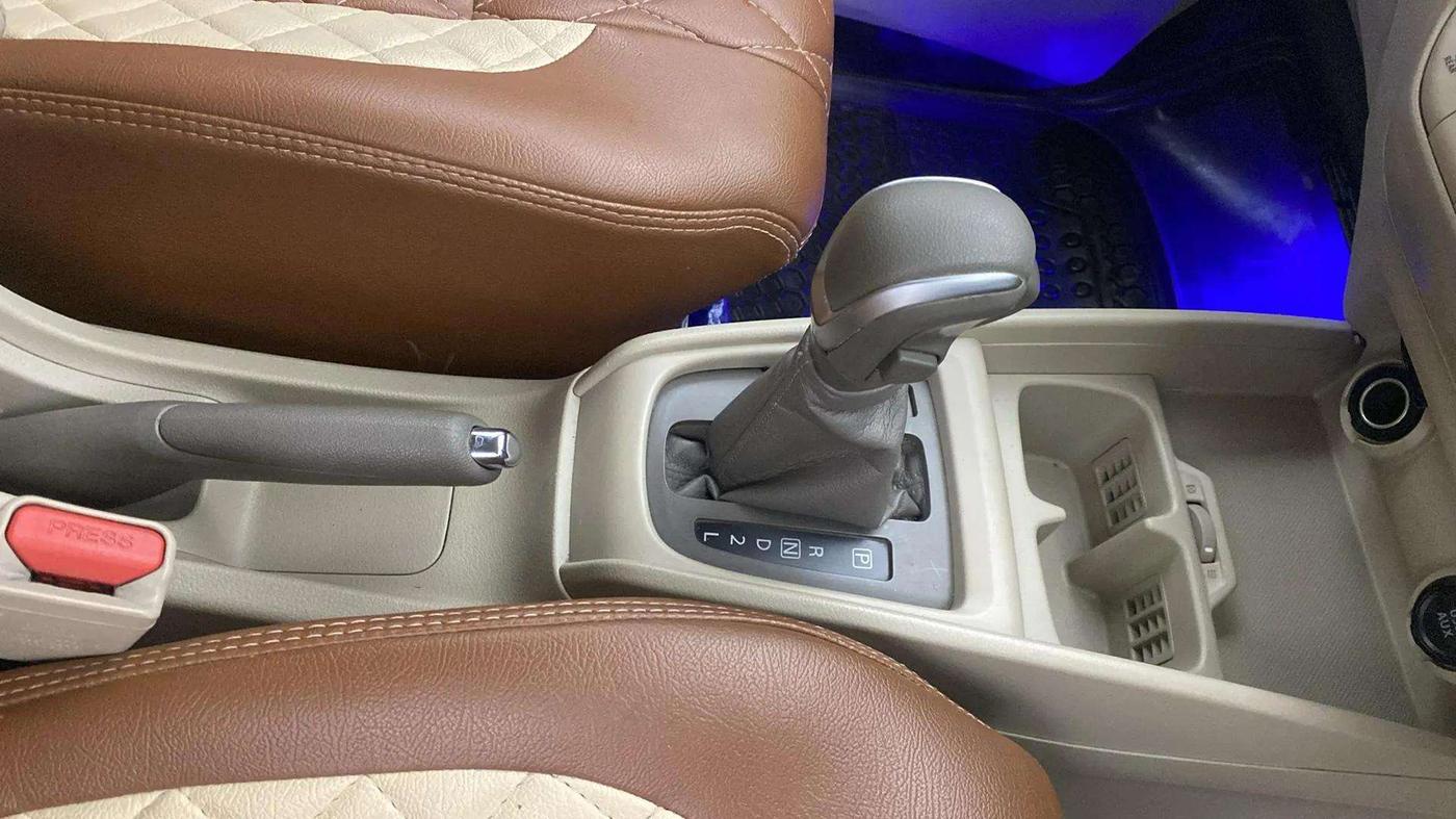 2022 Maruti Ertiga ZXI AT SHVS, Petrol, Automatic, 32,191 km, Gear Lever