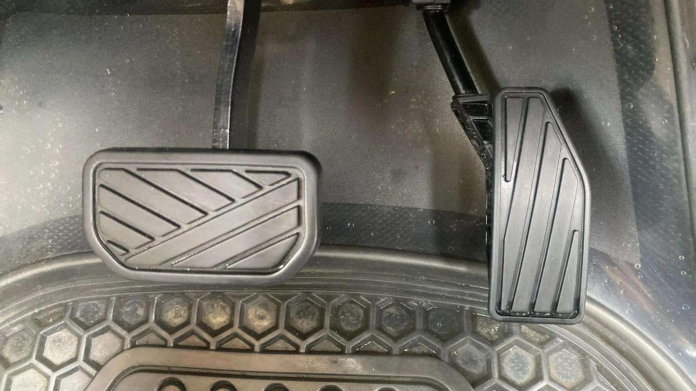 2022 Maruti Ertiga ZXI AT SHVS, Petrol, Automatic, 32,191 km, Pedals