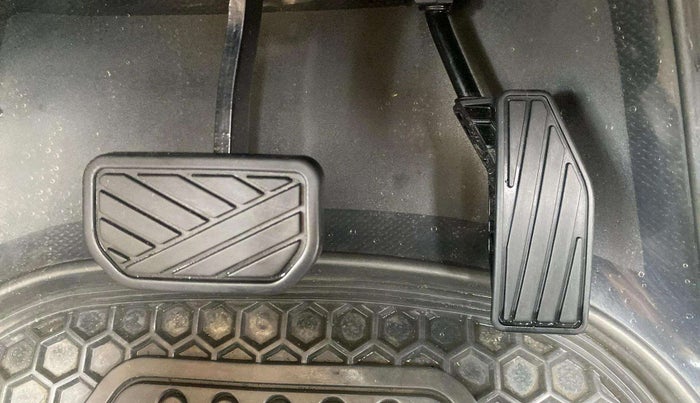 2022 Maruti Ertiga ZXI AT SHVS, Petrol, Automatic, 32,123 km, Pedals